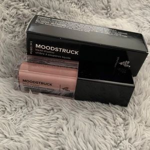 Younique liquid eyeshadow GIGGLY